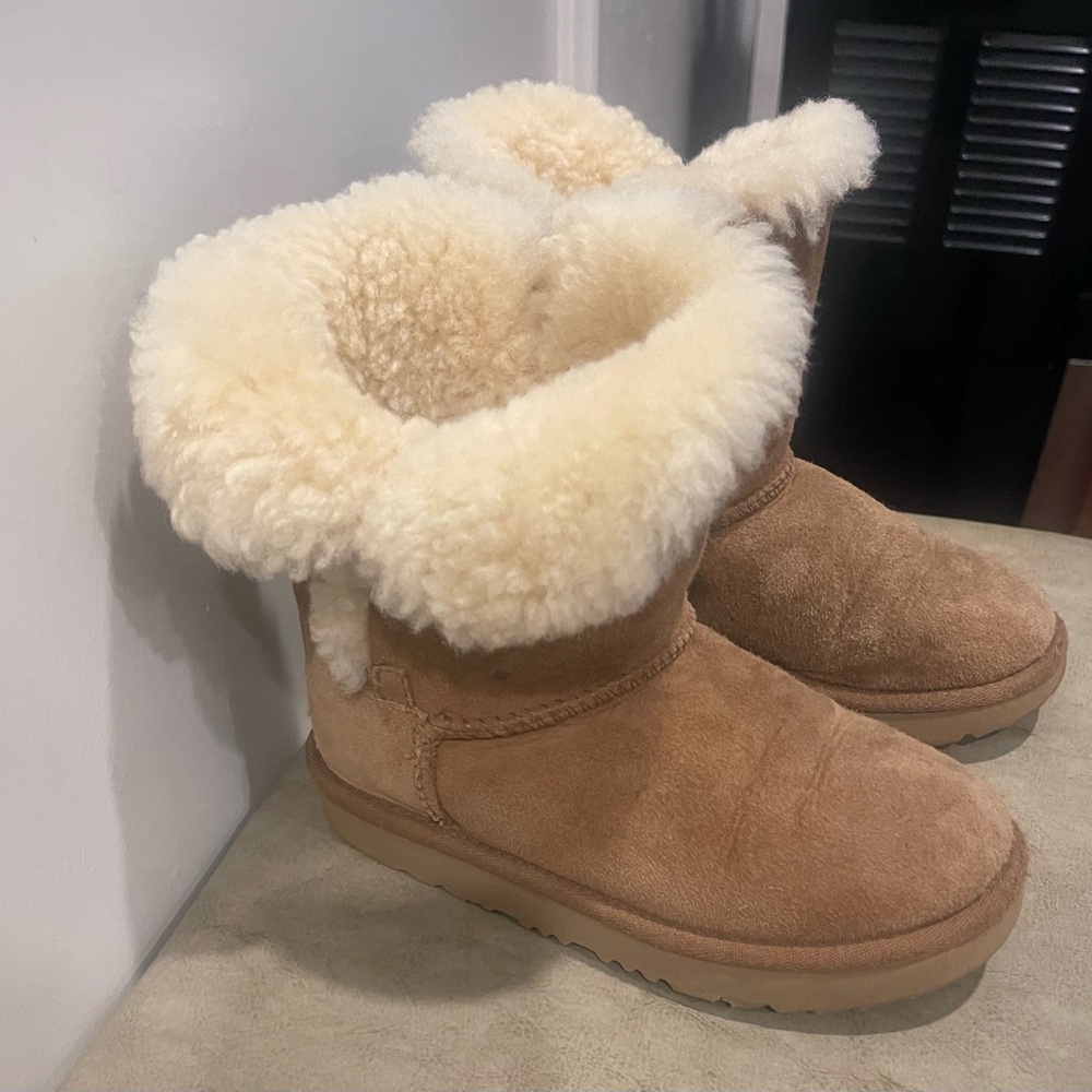 UGG Chestnut Shearling Lined Boots - Picture 3 of 7